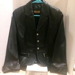 Vintage Gorgeous Petite Medium Black Leather Jacket.